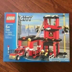Lego 7240 Town City Fire Fire Station Set 260 Pieces NIB NEW SEALED Retired